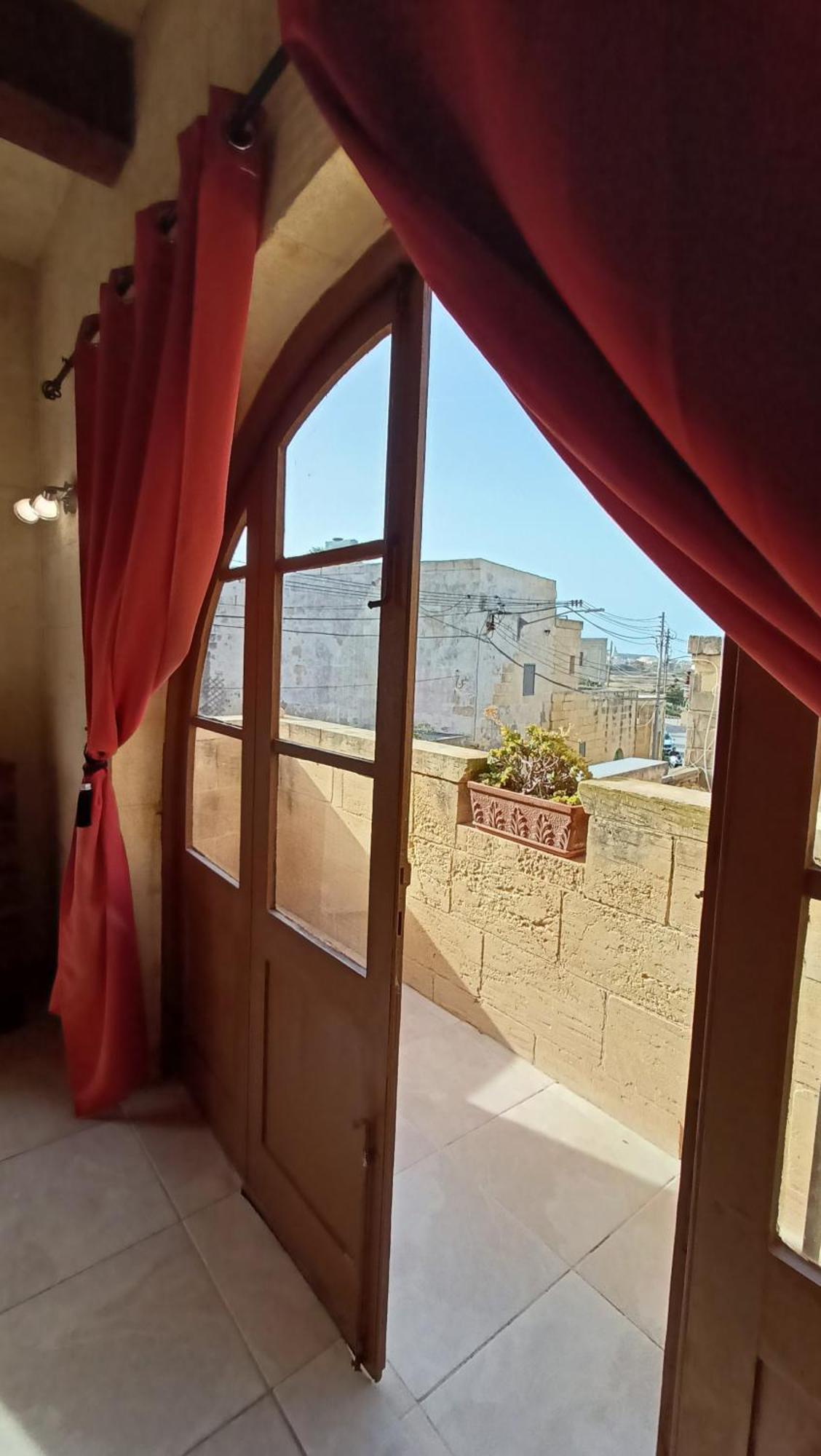Arthome - Guest Rooms Għarb Oda fotoğraf